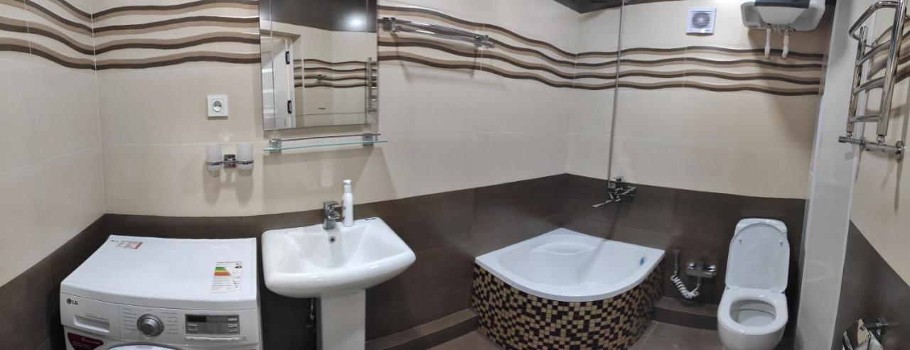 1-Bedroom Apartment In The Very City Center Ташкент Екстер'єр фото