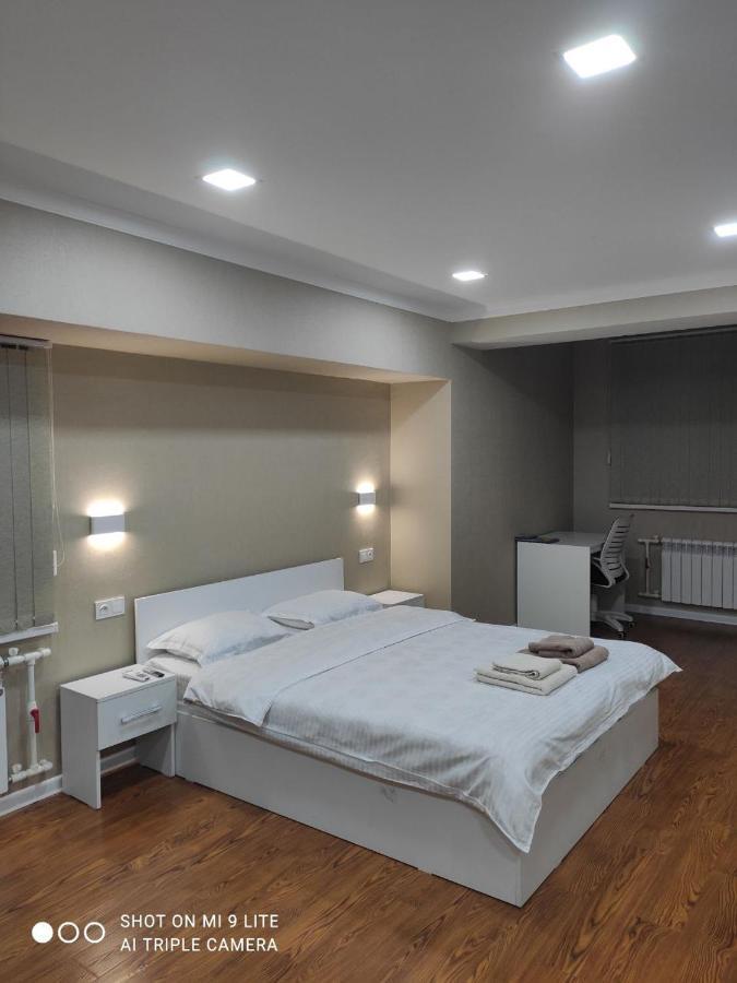 1-Bedroom Apartment In The Very City Center Ташкент Екстер'єр фото